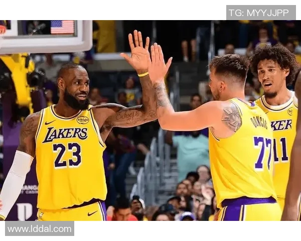 湖人豪华版五巨头曝光！5换1交易太震撼，恭喜詹姆斯锁定第五冠